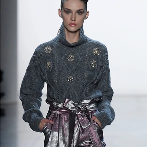 NEW Badgley Mischka Embellished Sweater. Heather Oatmeal, Size Medium. - Picture 3 of 5